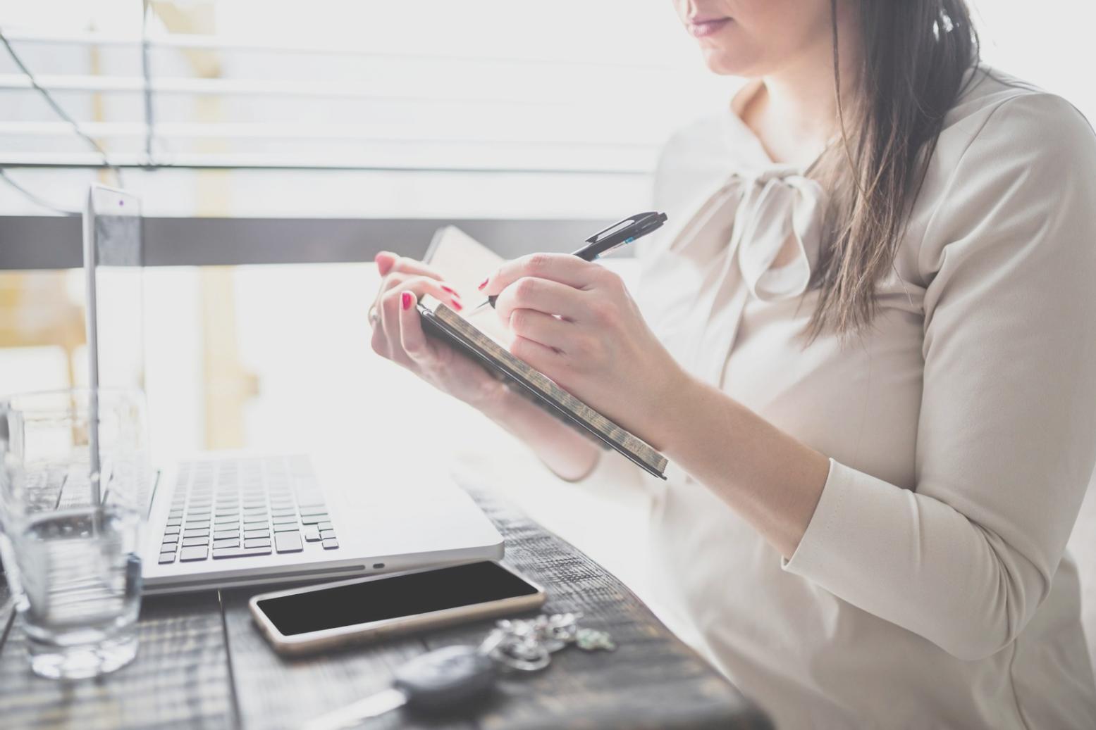 Workshop-Teilnehmer bei Gruppenarbeit